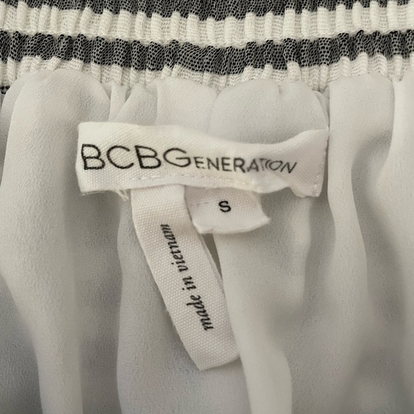 BCBGeneration Women's
Cargo A-Line Skirt Gray and White Stripped Size Small - Picture 6 of 7